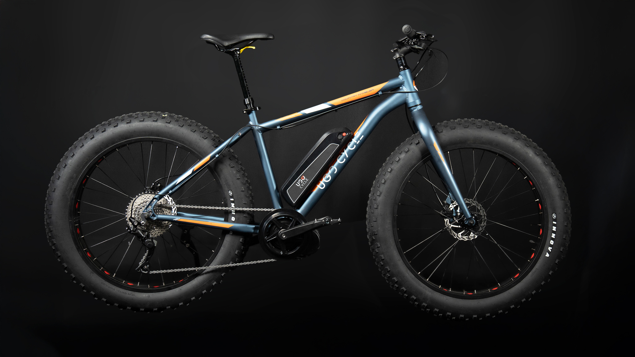 Fat Bike - UGO Cycle Momentum - Profil droit - Fond noir