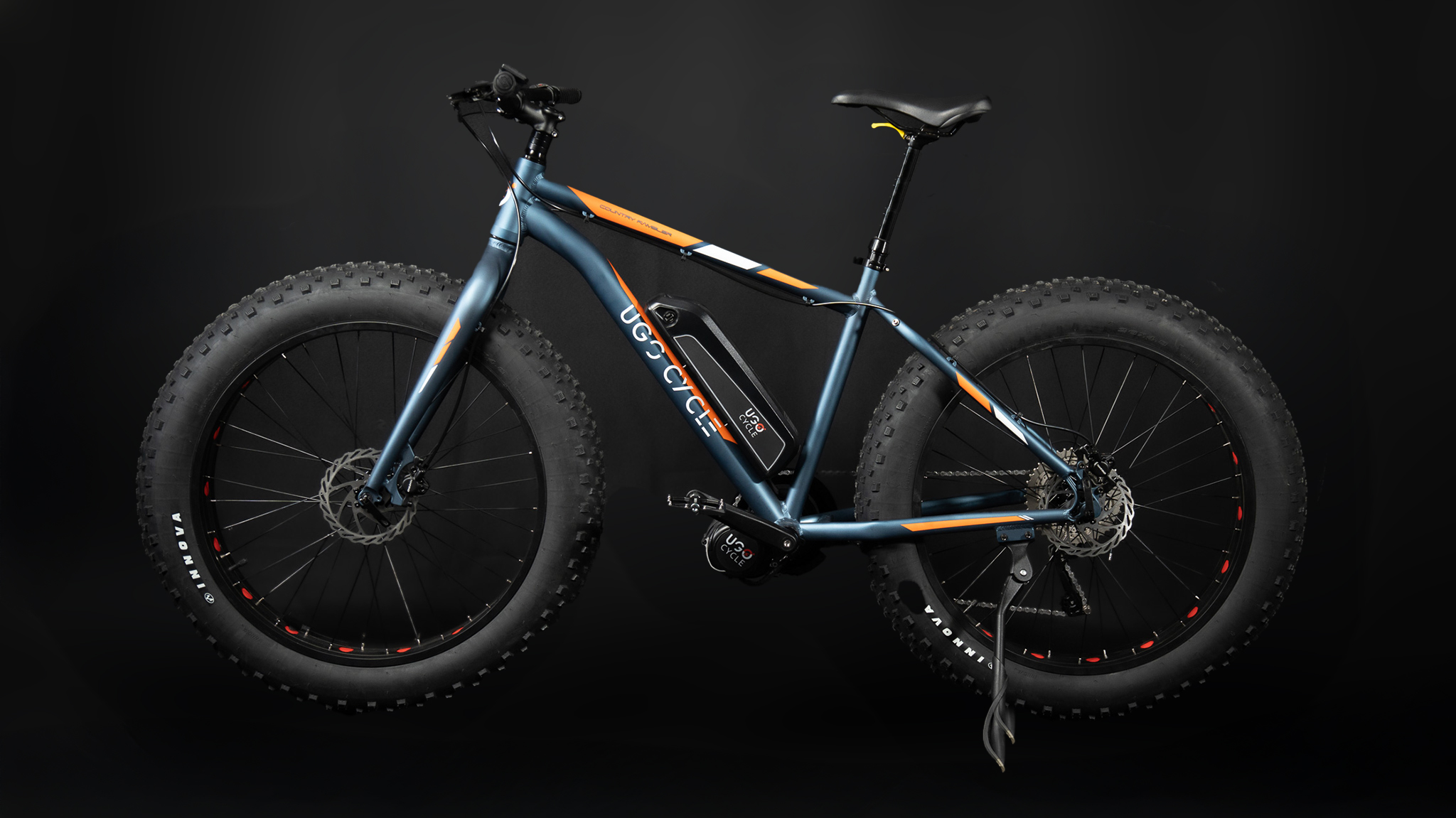 Fat Bike - UGO Cycle Momentum - Profil gauche - Fond noir